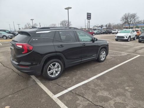 Used 2022 GMC Terrain SLE w/ Driver Convenience Package image 6