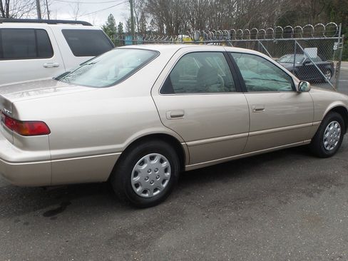 Used 1998 Toyota Camry LE image 5