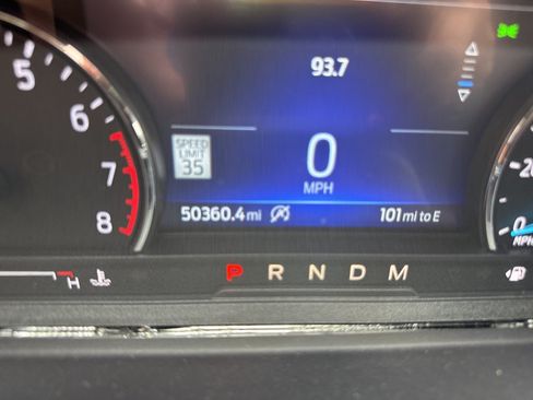 Used 2020 Ford Explorer XLT w/ Equipment Group 202A AWD/4WD image 31