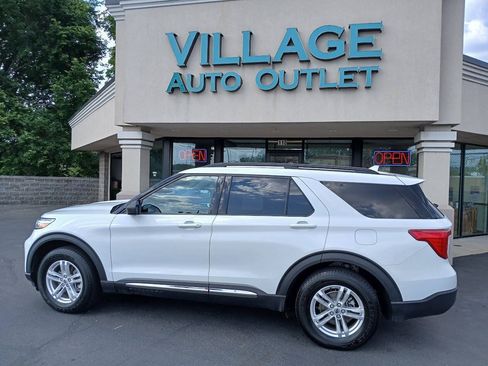 Used 2020 Ford Explorer XLT w/ Equipment Group 202A AWD/4WD image 1