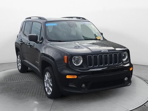 Used 2023 Jeep Renegade Latitude w/ Sun & Fun Group AWD/4WD image 7