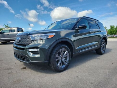 Certified 2023 Ford Explorer XLT w/ Equipment Group 202A AWD/4WD image 2