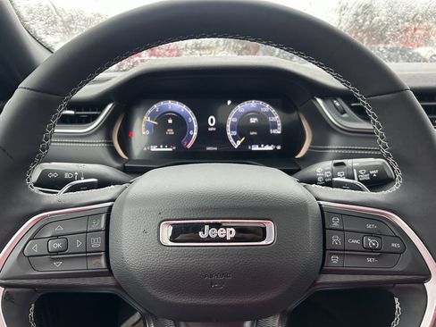 Used 2025 Jeep Grand Cherokee L Laredo w/ Luxury Tech Group I image 16