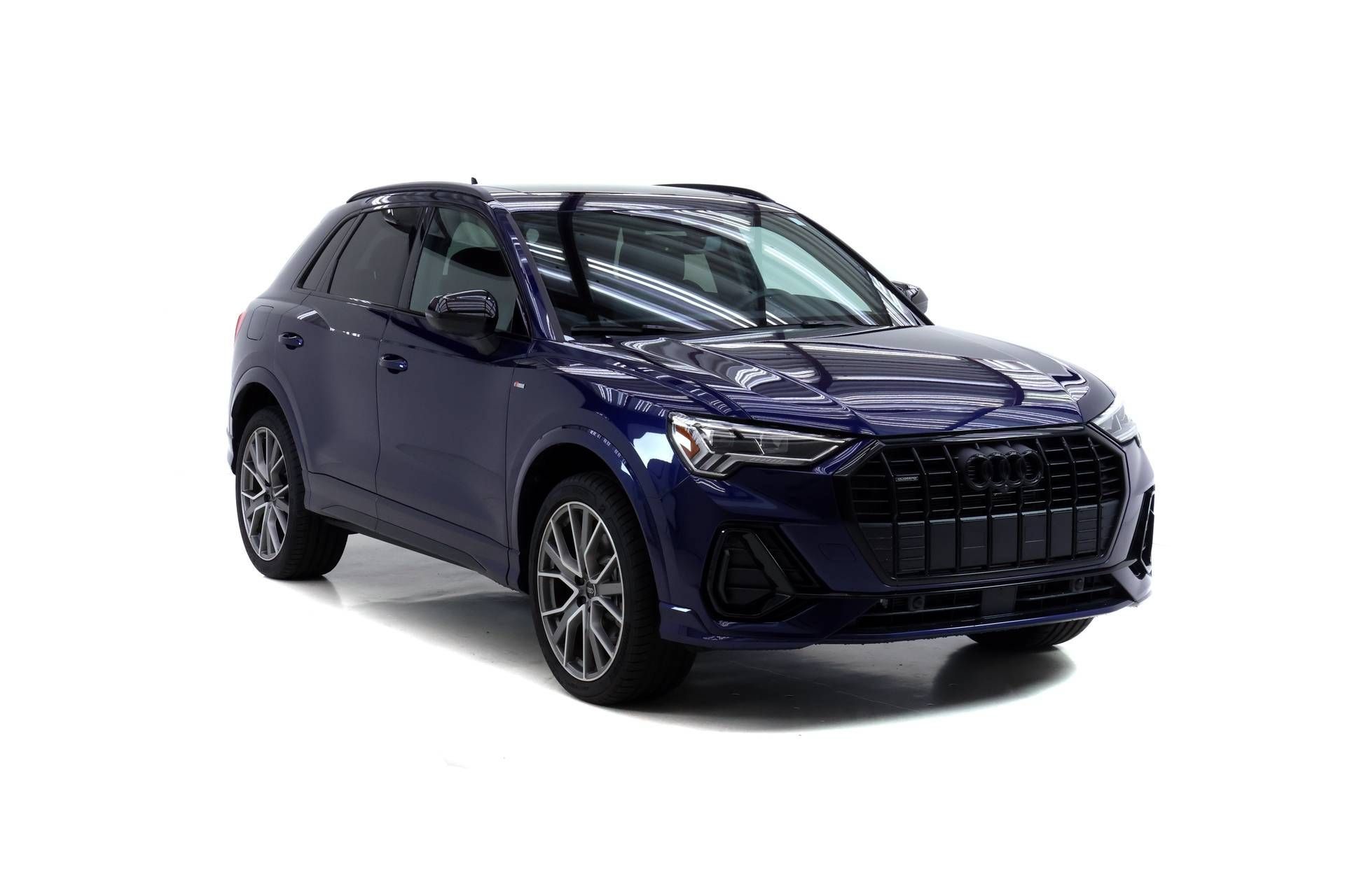 Certified 2025 Audi Q3 2.0T Premium Plus w/ Premium Plus Package AWD/4WD image 2