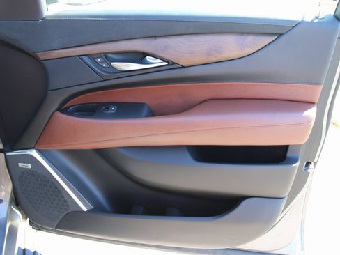 Used 2018 Cadillac Escalade Premium Luxury image 17