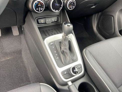 New 2025 Hyundai Venue Limited image 13