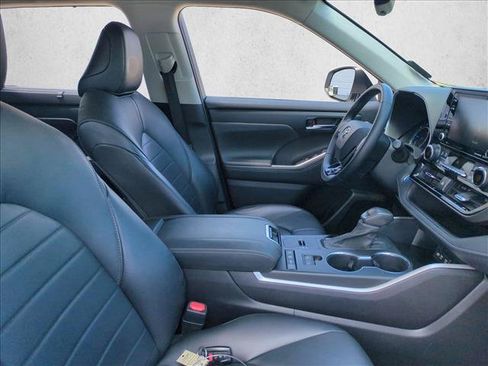 Certified 2020 Toyota Highlander XLE AWD/4WD image 21