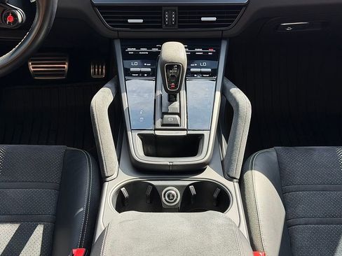 Certified 2022 Porsche Cayenne Turbo GT AWD/4WD image 15