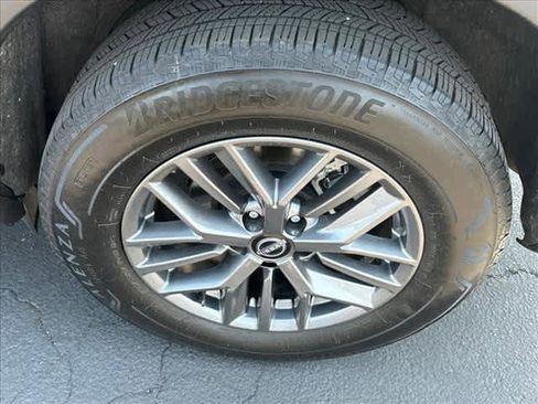 Used 2024 Nissan Rogue S FWD image 24