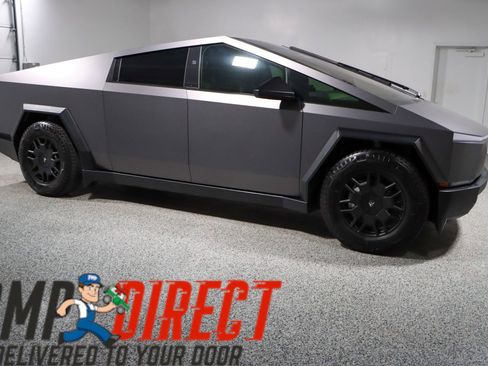 Used 2024 Tesla Cybertruck AWD Crew Cab image 6