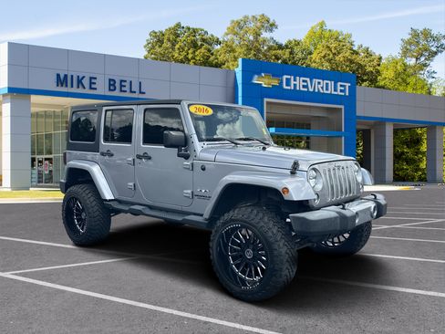 Used 2016 Jeep Wrangler Unlimited Sahara w/ Trailer Tow Group AWD/4WD image 1