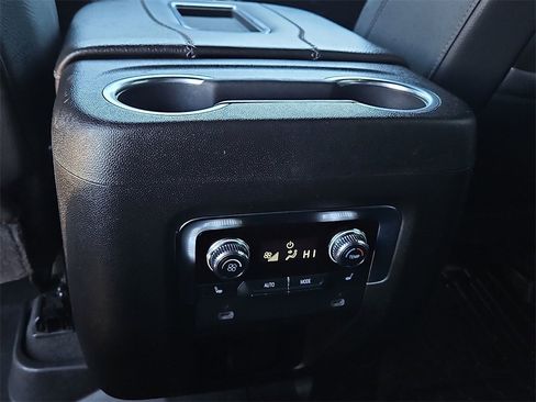 Used 2021 GMC Yukon Denali w/ Denali Premium Package image 19