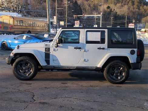 Used 2017 Jeep Wrangler Unlimited Sport image 7