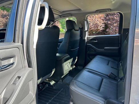 Used 2023 Nissan Frontier SV w/ SV Premium Package RWD image 46