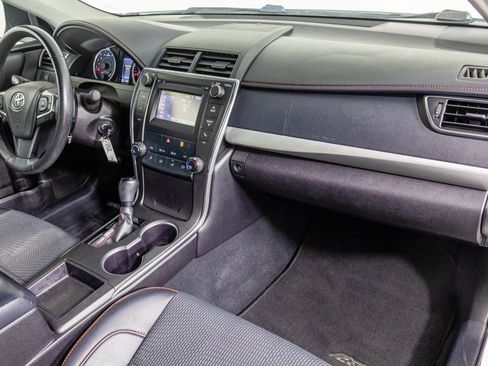 Used 2017 Toyota Camry SE FWD image 40