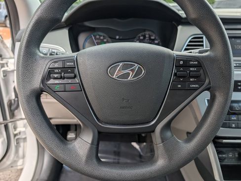 Used 2016 Hyundai Sonata SE FWD image 14