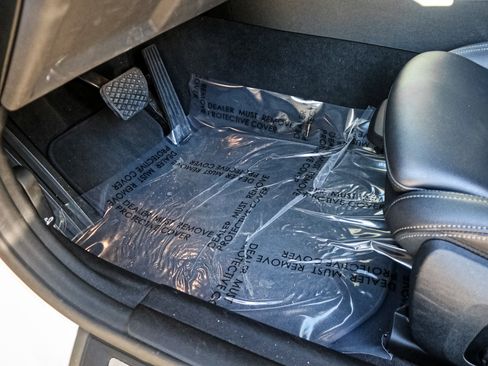 Used 2024 BMW 430i Convertible w/ Convenience Package image 16