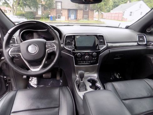 Used 2020 Jeep Grand Cherokee Overland AWD/4WD image 15