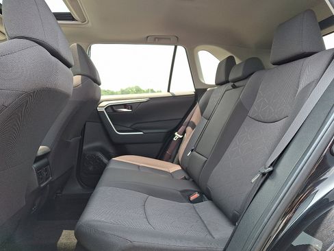 Certified 2022 Toyota RAV4 XLE w/ Convenience Package image 10