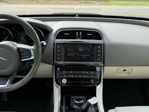 Used 2018 Jaguar XE Prestige RWD image 18
