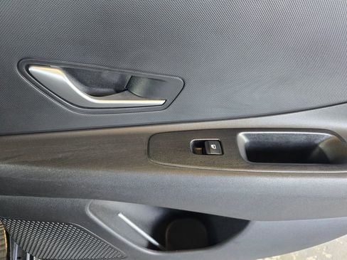 Used 2025 Hyundai Elantra SE FWD image 16