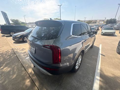 Used 2022 Kia Telluride LX FWD image 4