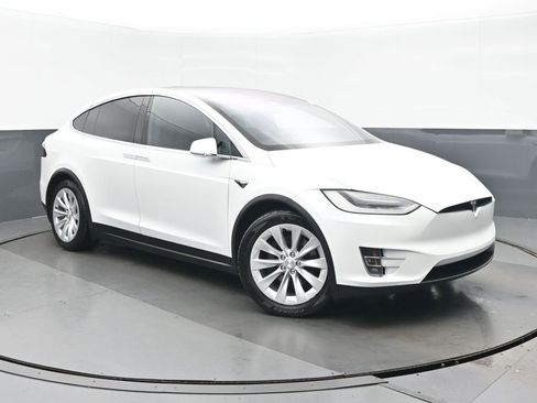 Used 2018 Tesla Model X 75D image 5