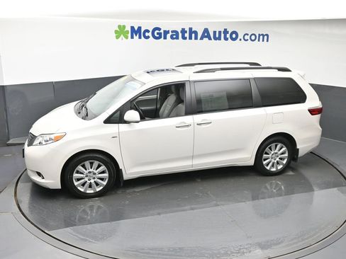 Used 2017 Toyota Sienna XLE w/ XLE Navigation Package image 21