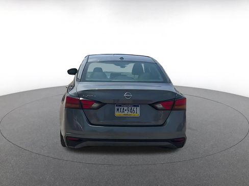 Used 2025 Nissan Altima 2.5 SV FWD image 12