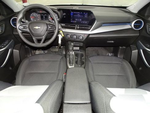 Used 2024 Chevrolet Trax LS image 28