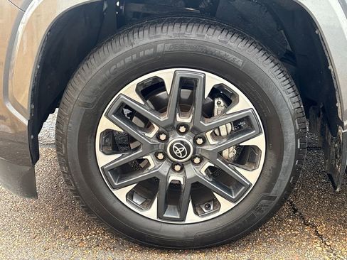 Used 2023 Toyota Sequoia Limited image 26