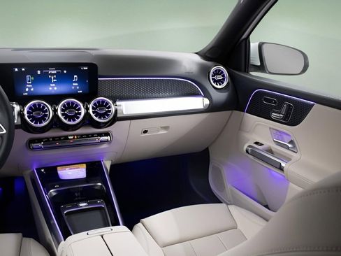 Used 2025 Mercedes-Benz GLB 250 image 26