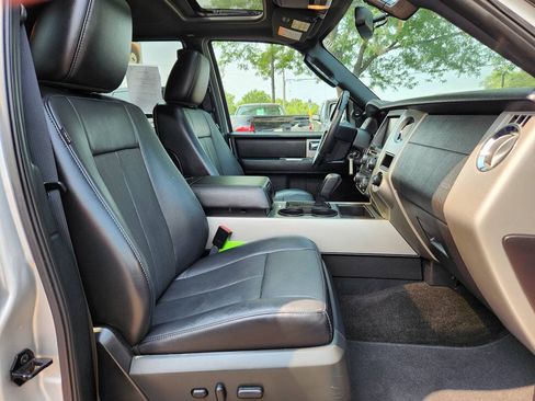Used 2015 Ford Expedition XLT w/ Equipment Group 202A RWD image 19