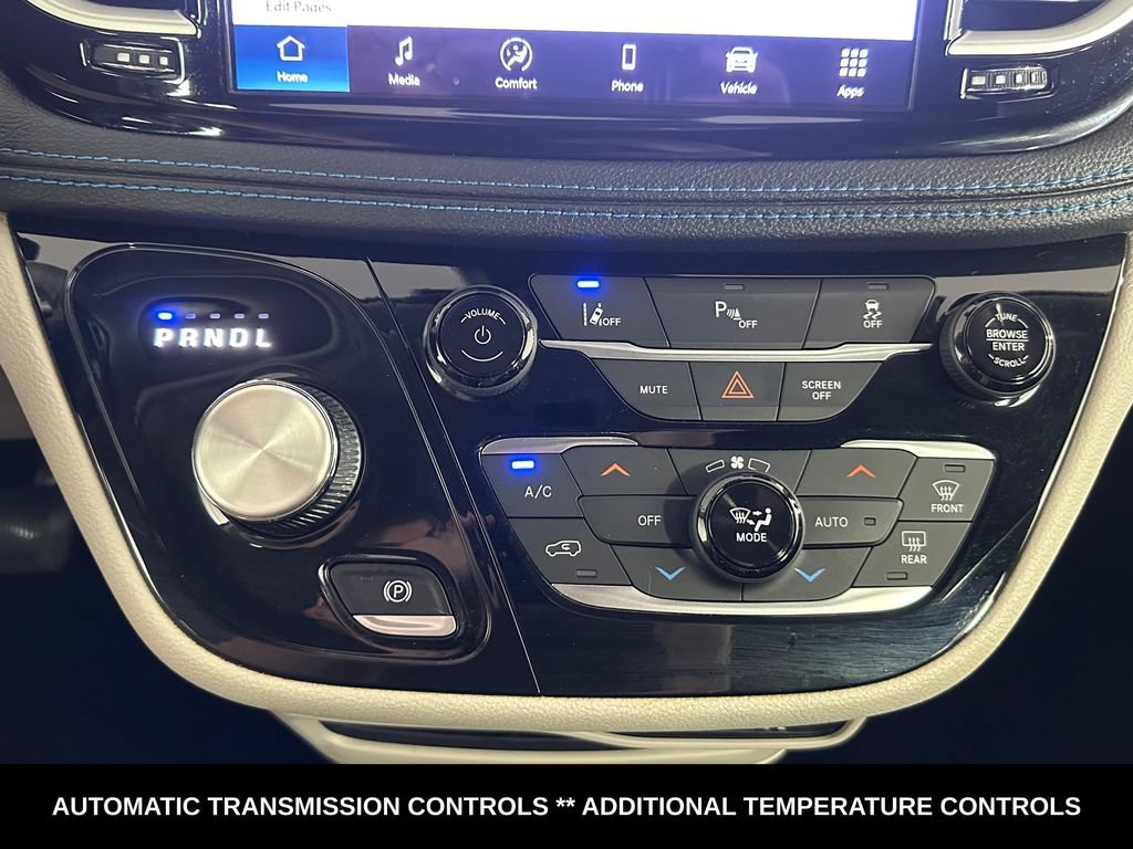 Used 2021 Chrysler Pacifica Touring w/ Cold Weather Group FWD image 18