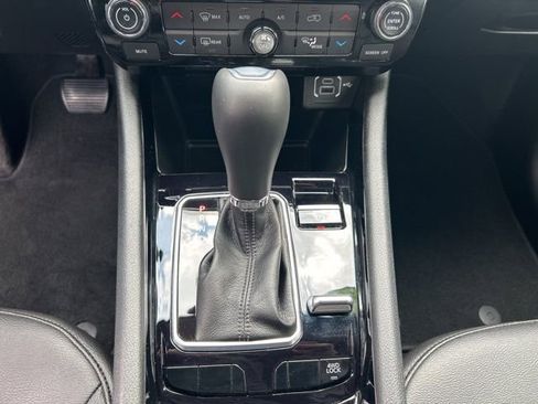 Used 2024 Jeep Compass Limited w/ Sun and Sound Group image 18