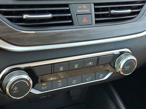 Used 2025 Nissan Altima 2.5 SV image 14