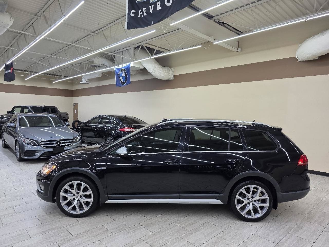 Used 2017 Volkswagen Golf Alltrack SEL AWD/4WD image 9