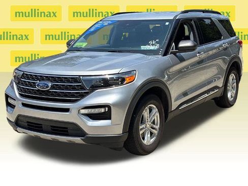 Used 2023 Ford Explorer XLT w/ Equipment Group 202A RWD image 12
