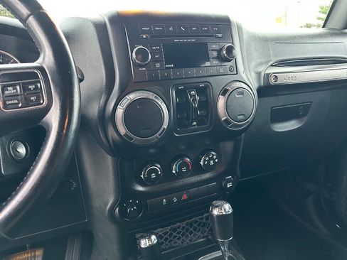 Used 2015 Jeep Wrangler Unlimited Sport image 3