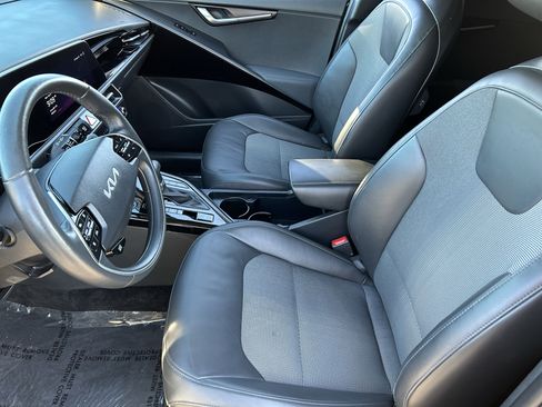Certified 2023 Kia Niro EX image 18