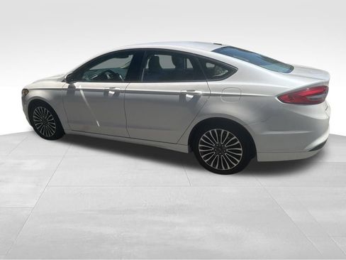 Used 2017 Ford Fusion SE w/ Fusion SE Technology Package FWD image 13