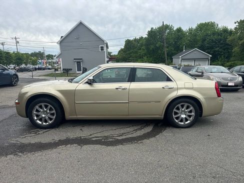 Used 2010 Chrysler 300 Limited RWD image 5