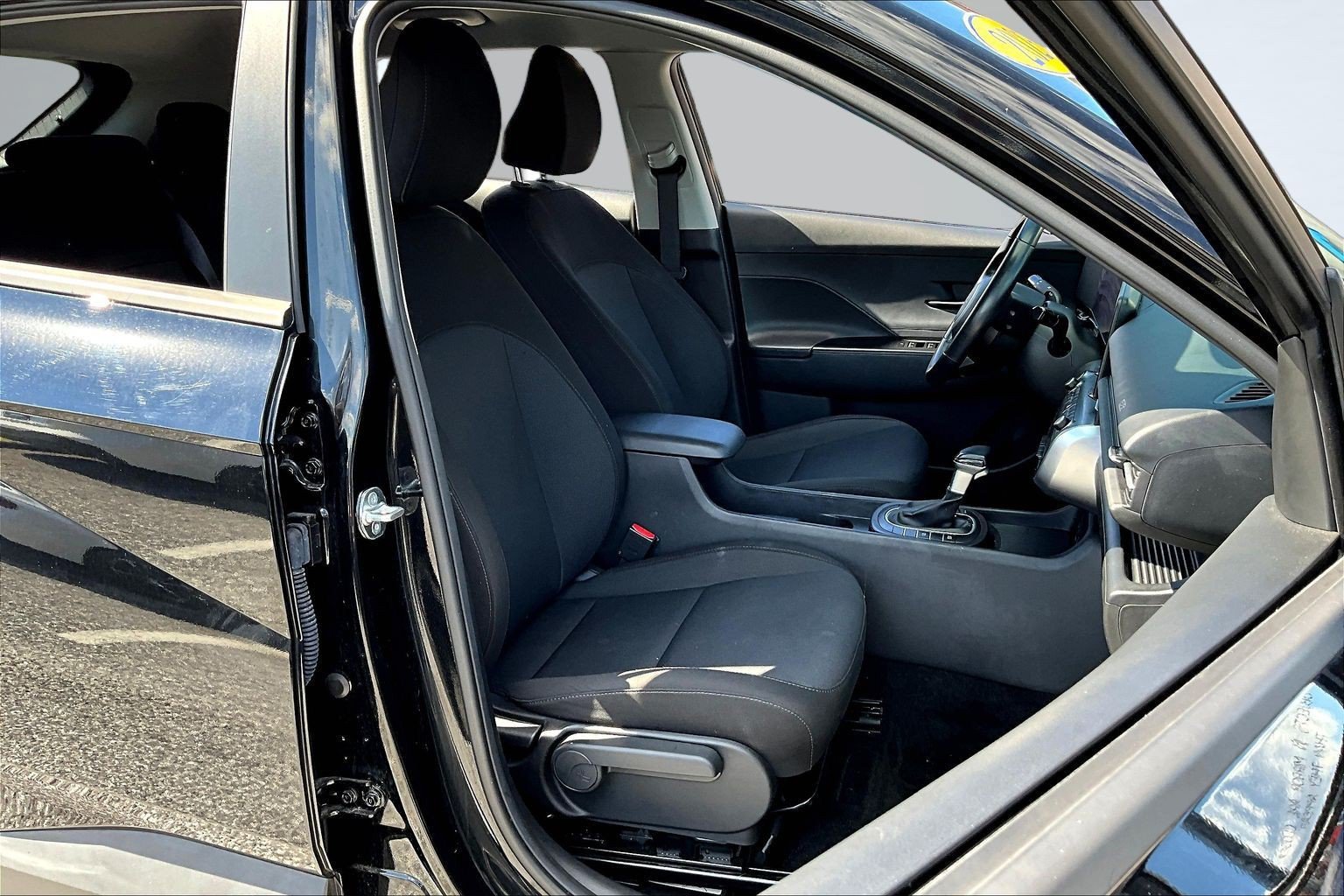 Used 2025 Hyundai Kona SEL FWD image 25