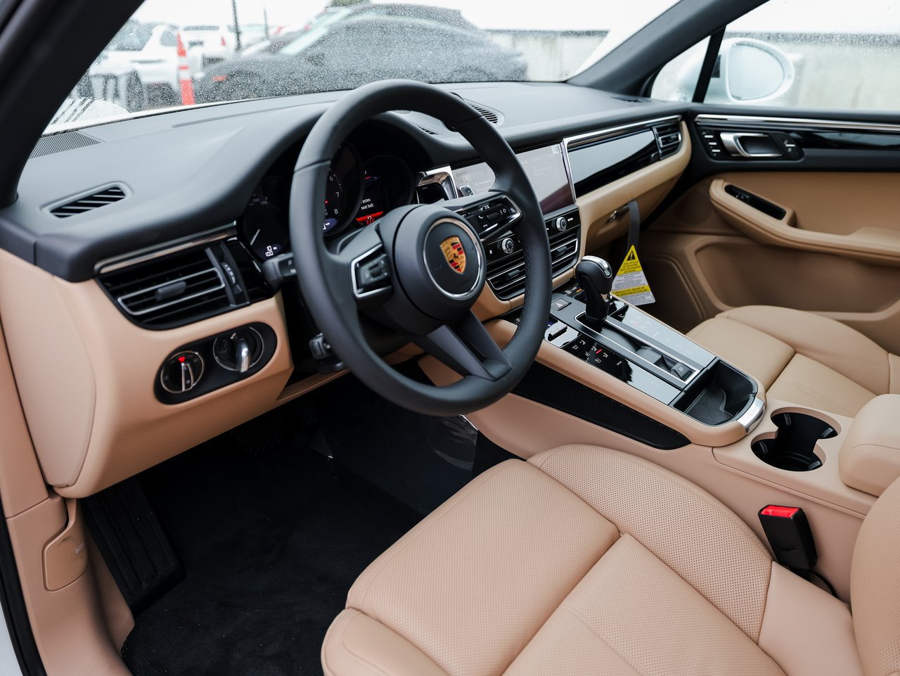 Certified 2026 Porsche Macan AWD/4WD image 4