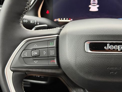 New 2025 Jeep Grand Cherokee Altitude image 21