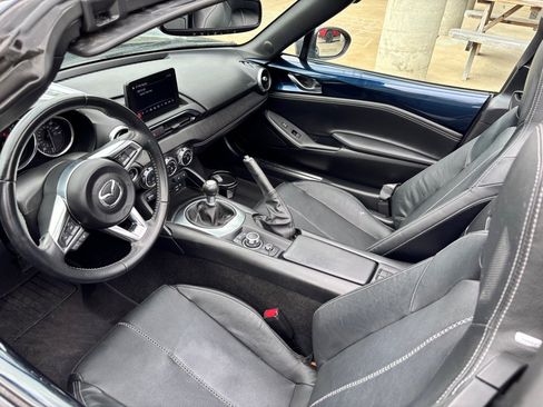 Used 2022 MAZDA MX-5 Miata RF Grand Touring RWD image 2
