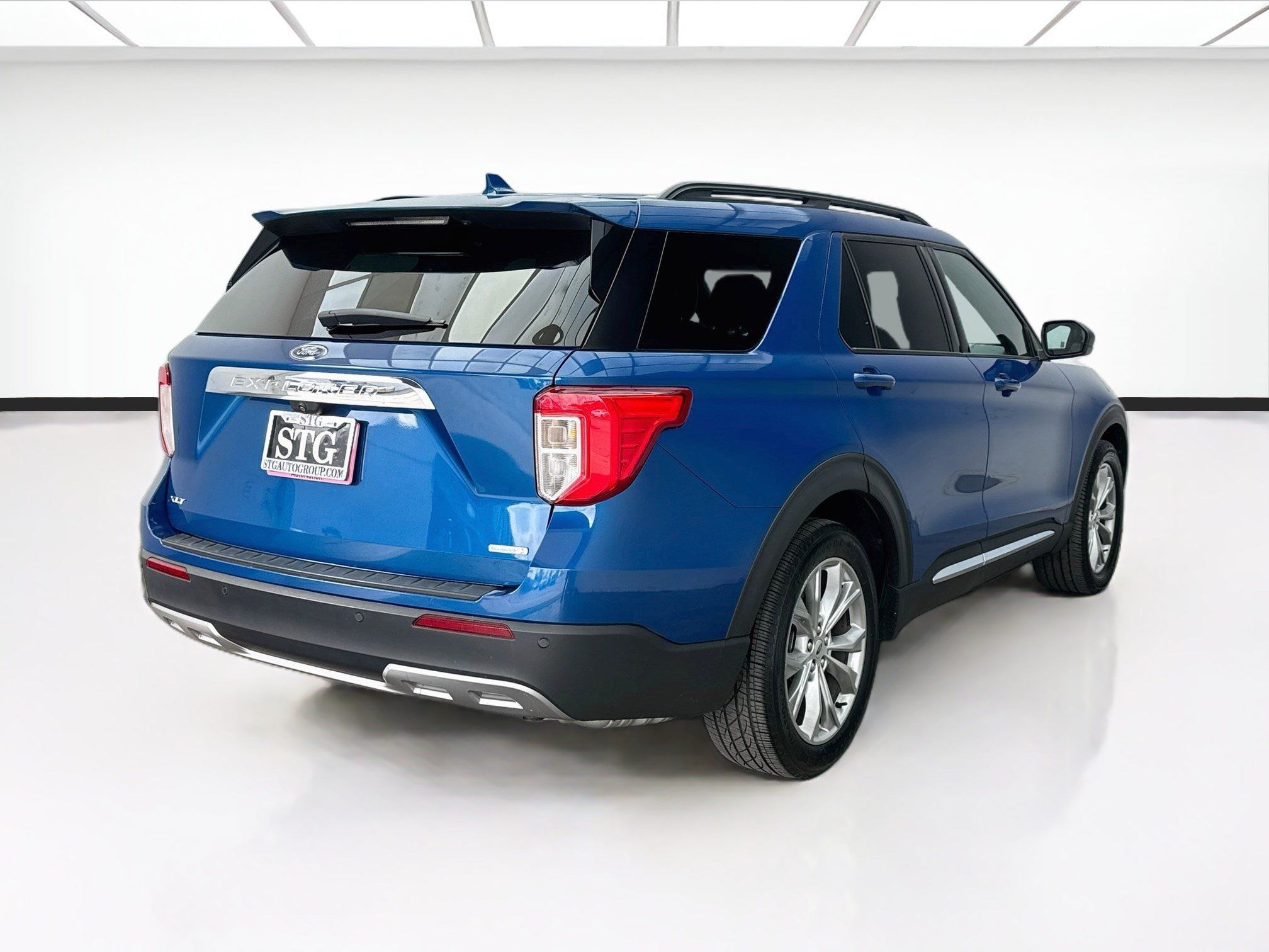 Used 2020 Ford Explorer XLT w/ Equipment Group 202A RWD image 4