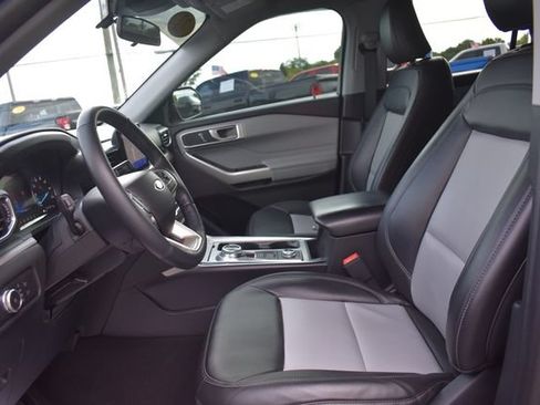 Used 2022 Ford Explorer XLT w/ Equipment Group 202A AWD/4WD image 23