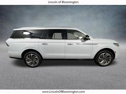 Certified 2025 Lincoln Navigator L Reserve AWD/4WD image 9