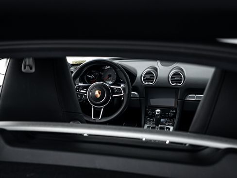 Certified 2018 Porsche 718 Cayman S RWD image 22